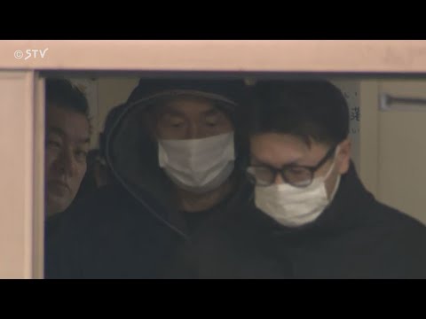 徒歩で逃げたあと車で逃走　強盗傷害事件で逮捕の男　木刀のようなもので女性殴る…単独の犯行か