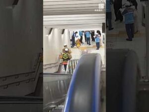 東大前駅切りつけ事件 男性追いかけ複数回切りつけ、強い殺意か #毎日新聞 #shorts